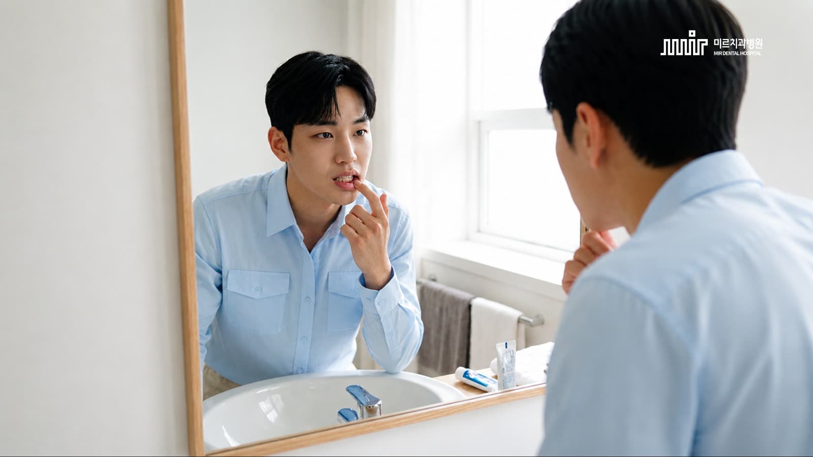 변색된 치아, 미백과 라미네이트 고르는 법.png
